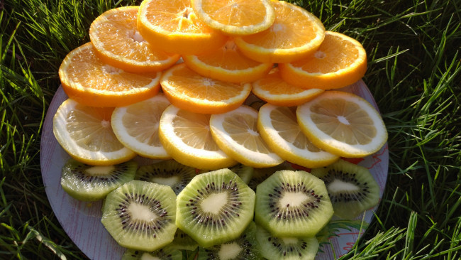 Обои картинки фото еда, цитрусы, лимон, киви, апельсин