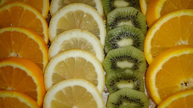 Обои картинки фото еда, цитрусы, лимон, киви, апельсин