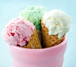 Картинка еда мороженое +десерты ванильное клубничное фисташковое