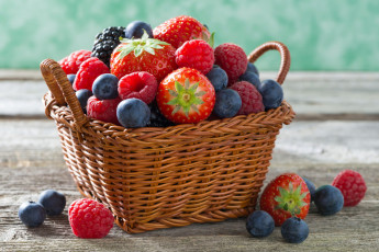 Картинка еда фрукты +ягоды ягоды корзина голубика малина клубника