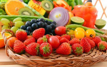 обоя еда, фрукты и овощи вместе, berries, овощи, vegetables, клубника, помидоры, fruits, виноград, fresh, ягоды, фрукты