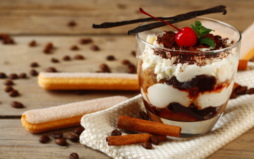 Картинка еда мороженое +десерты вишенка тирамису печенье крем italian сладкое десерт glass tiramisu sweet dessert корица ваниль