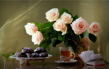 Картинка еда натюрморт чай букет книга розы печенье
