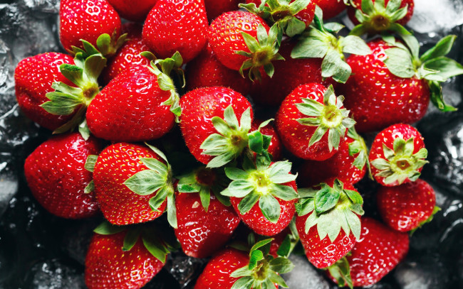 Обои картинки фото еда, клубника,  земляника, весна, strawberry, fresh, спелая, ягоды, красные, berries