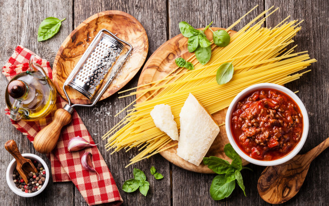 Обои картинки фото еда, разное, спагетти, cheese, spices, meat, pasta, сыр, мясо, специи, макароны