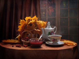 Картинка еда натюрморт чашка листья ягоды посуда чайник стол чаепитие окно корзинка варенье штора