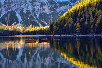 Картинка корабли лодки +шлюпки озеро горы отражение