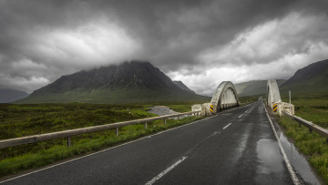обоя scotland, природа, дороги, шотландия, горы, мост, тучи