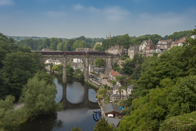 Обои картинки фото knaresborough, england, города, мосты, англия, нерсборо, пейзаж, панорама, river, nidd, река, поезд