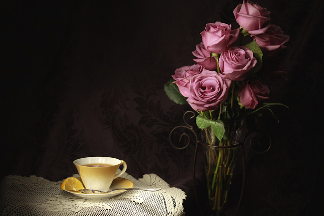Обои картинки фото еда, напитки, Чай, лимон, розы, букет, чашка