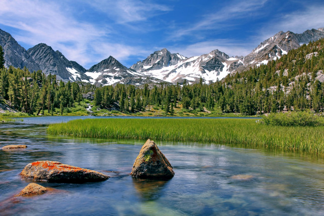 Обои картинки фото heart, lake, little, lakes, valley, california, природа, реки, озера, калифорния, озеро, горы, камыш, камни