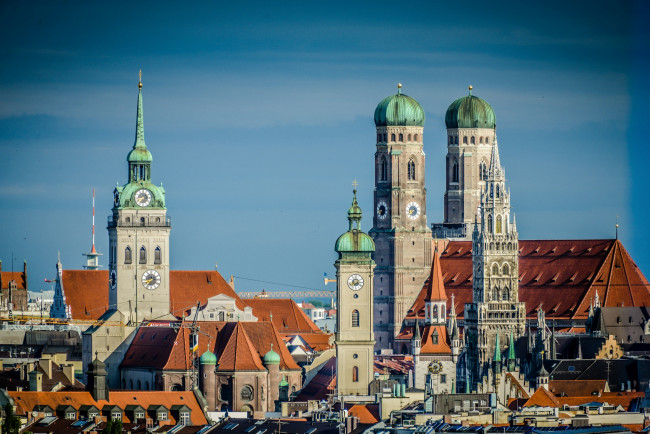 Обои картинки фото мюнхен, германия, города, панорамы, собор, крыши