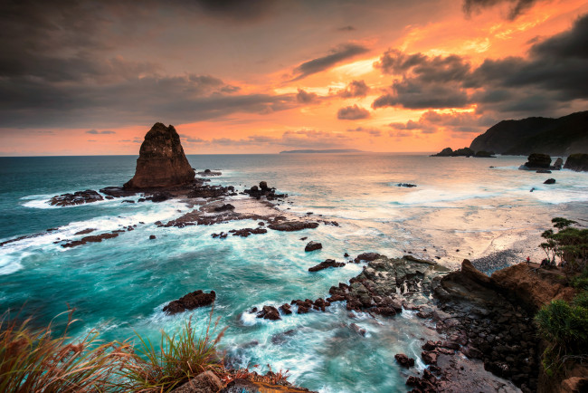Обои картинки фото papuma, beach, jember, east, java, indonesia, природа, побережье, sea, Ява, индонезия, Яванское, море, закат, скалы