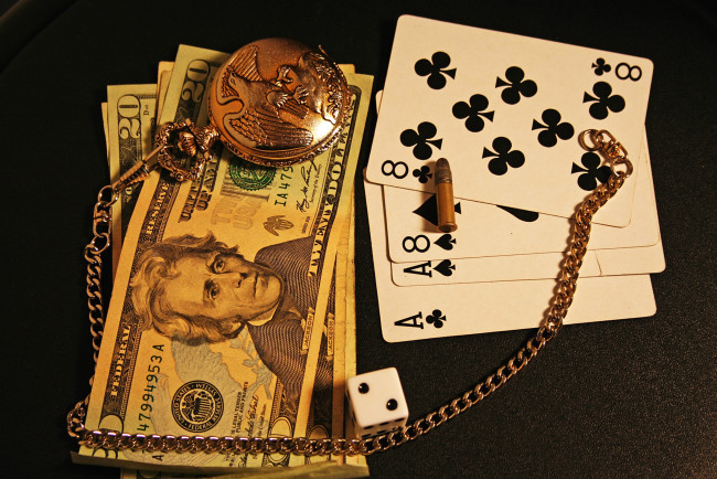 Обои картинки фото разное, настольные, игры, азартные, пуля, часы, карты, доллары
