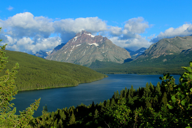 Обои картинки фото two, medicine, lake, glacier, national, park, montana, природа, реки, озера, горы, озеро, монтана, национальный, парк, глейшер, лес