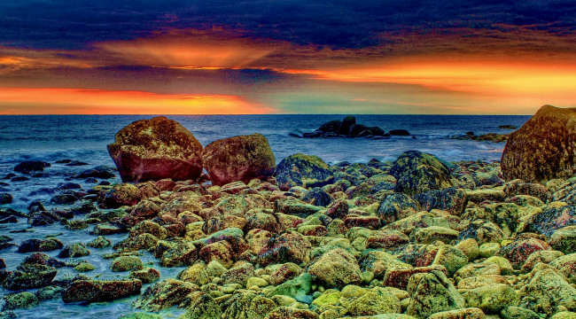 Обои картинки фото sunset, природа, побережье, пляж, камни, закат, багровый