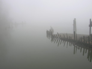 Картинка природа реки озера забор туман озеро