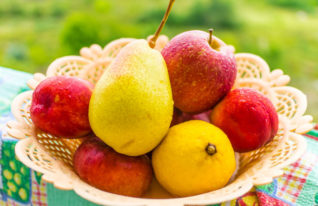 Обои картинки фото еда, фрукты,  ягоды, лимон, персик, яблоко, груша