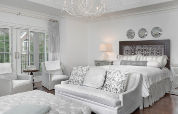 Картинка интерьер спальня кровать диван стиль дизайн белый зеркала кресла