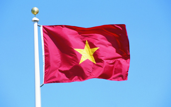 Обои картинки фото разное, флаги, гербы, флагшток, флаг, вьетнам, небо