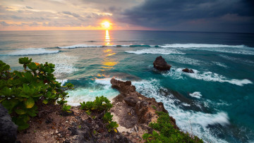 Картинка природа побережье камни закат волны