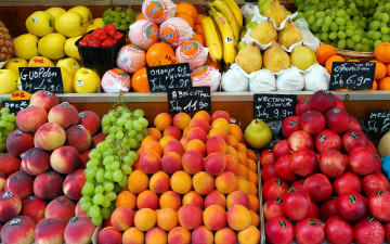 Картинка еда фрукты +ягоды нектарины персики виноград клубника бананы лимоны