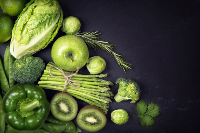 Обои картинки фото еда, фрукты и овощи вместе, яблоко, киви, фасоль, перец, спаржа, лайм, салат, зеленый