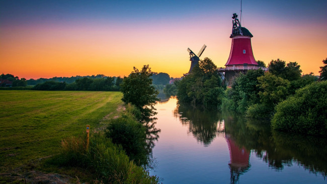 Обои картинки фото mills near greetsiel, northern germany, разное, мельницы, mills, near, greetsiel, northern, germany