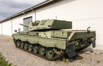 обоя leopard 2 prototype, техника, военная техника, музей, экспозиция