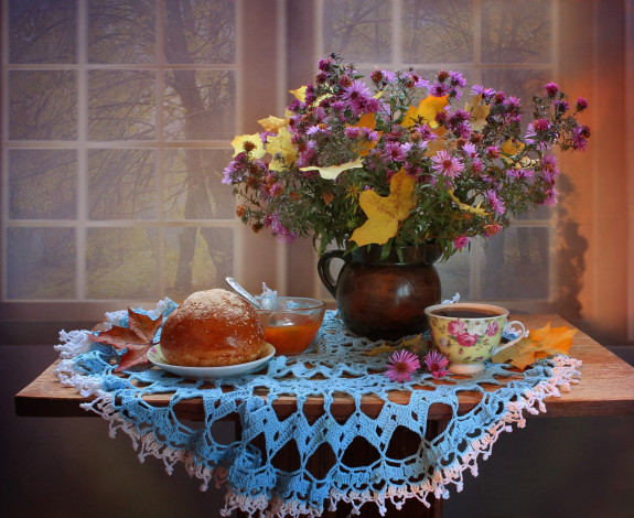 Обои картинки фото еда, натюрморт, осень, листья, ноябрь, абрикосовое, варенье, хризантемы, чай, цветы