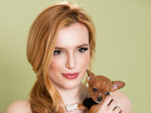 Картинка девушки bella+thorne рыжая лицо собака