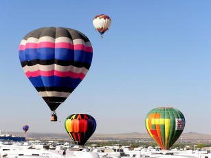 Картинка rising over the rv parking lot авиация воздушные шары