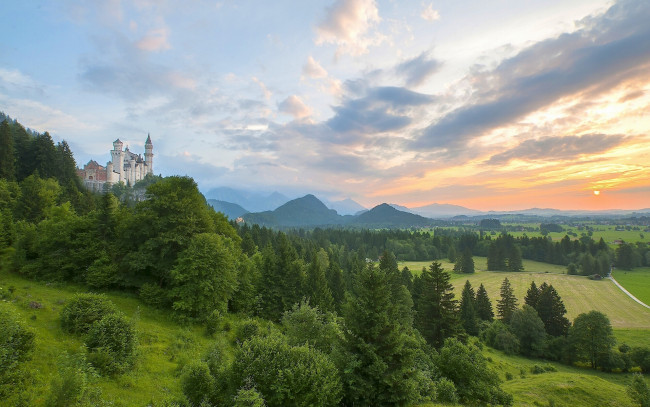 Обои картинки фото neuschwanstein, castle, bavaria, germany, города, замок, нойшванштайн, германия, бавария, поля, панорама, закат, лес, горы