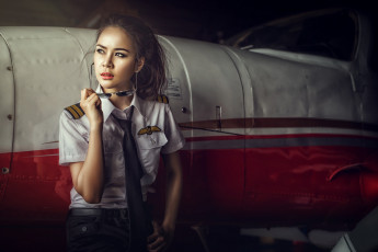 Картинка девушки -unsort+ азиатки взгляд очки униформа стюардеса