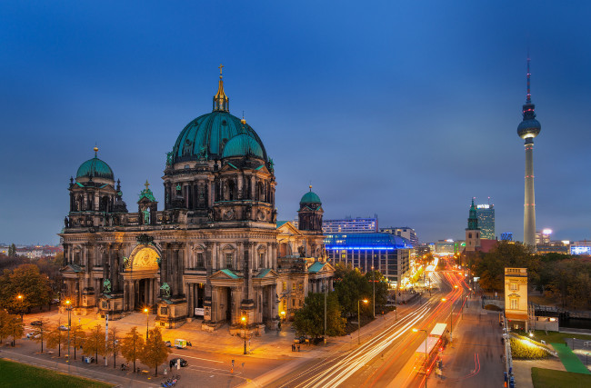 Обои картинки фото города, - католические соборы,  костелы,  аббатства, germany, германия, вечер, дорога, берлинский, кафедральный, собор, berliner, dom, берлин, berlin
