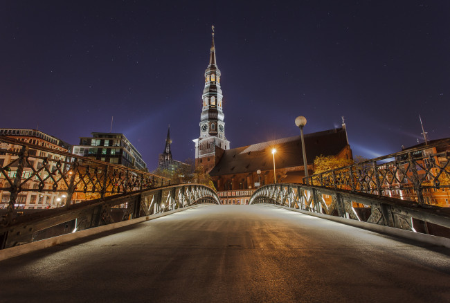 Обои картинки фото hamburg late night, города, гамбург , германия, мост, башня, ночь