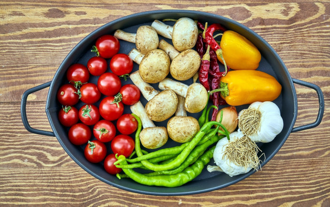 Обои картинки фото еда, овощи, помидоры, чеснок, грибы, перец, томаты