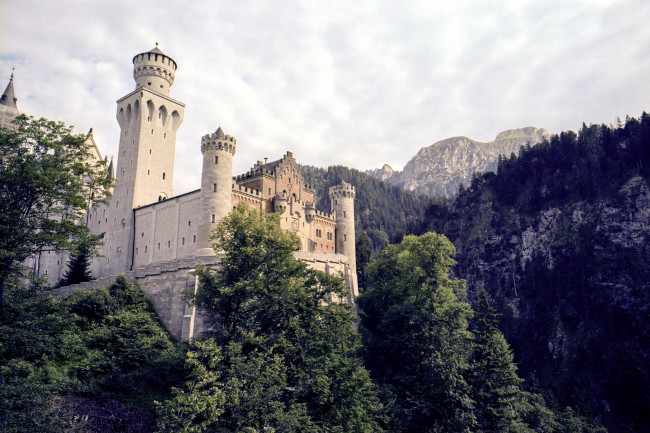 Обои картинки фото города, замок, нойшванштайн, германия, башни, горы