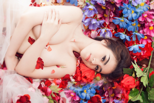 Обои картинки фото девушки, -unsort , азиатки, цветы, тело