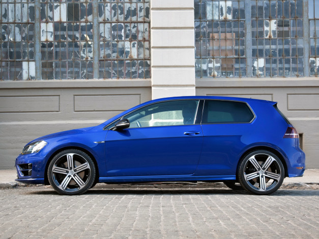 Обои картинки фото автомобили, volkswagen, 2013г, синий, typ, 5g, golf, r, 3-door