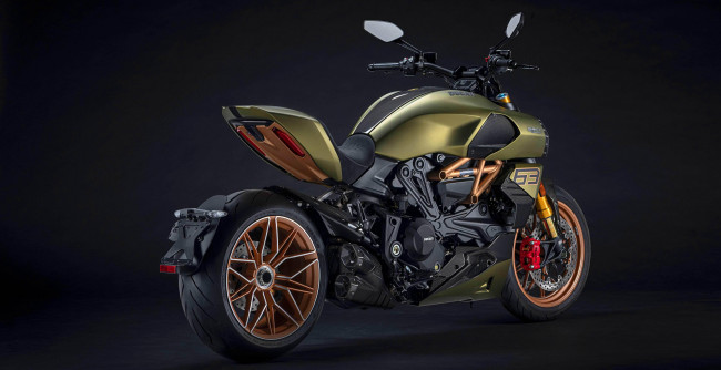 Обои картинки фото 2021 ducati diavel 1260 lamborghini, мотоциклы, ducati, 2021, diavel, 1260, lamborghini, вид, сзади