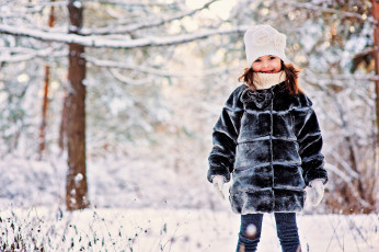 Картинка разное дети девочка шуба снег лес