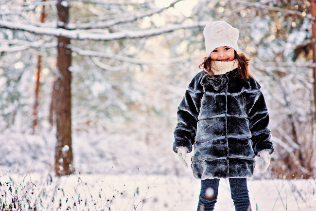 Обои картинки фото разное, дети, девочка, шуба, снег, лес