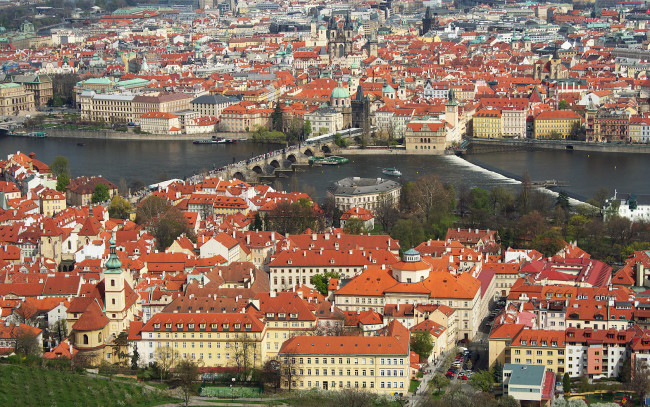 Обои картинки фото города, прага, Чехия, река, мост, здания, панорама