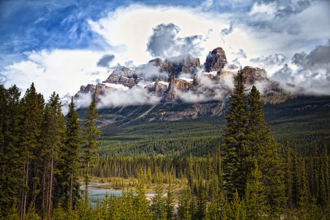 Обои картинки фото природа, горы, облака, лес, скалы