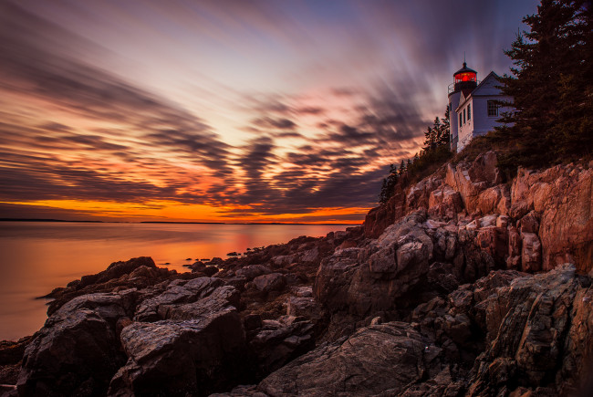 Обои картинки фото bass harbor head lighthouse - acadia national park, природа, маяки, маяк, залив, мэн, камни, закат, побережье, басс, харбор, национальный, парк, акадия, blue, hill, bay, maine, mount, desert, island, acadia, national, park, блу, хилл, остров, маунт-дезерт, bass, harbor, head, lighthouse