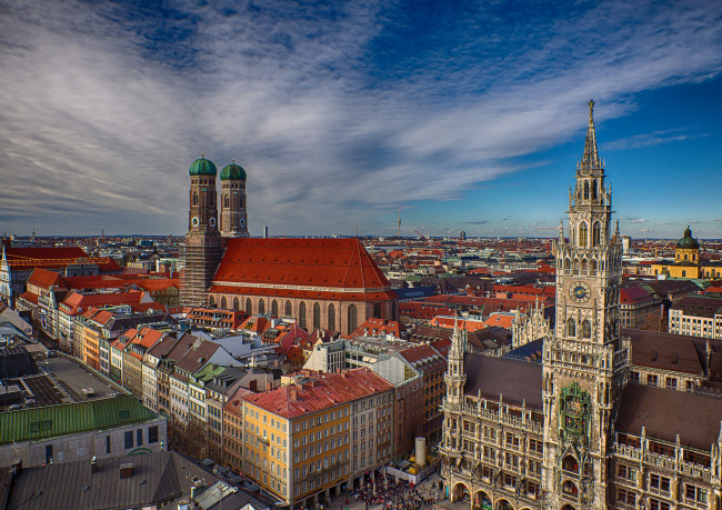 Обои картинки фото мюнхен , германия, города, крыши, munich, bavaria, germany, munich town hall, marienplatz, frauenkirche, бавария, новая ратуша, площадь мариенплац, фрауэнкирхе, собор, здания, ратуша, панорама