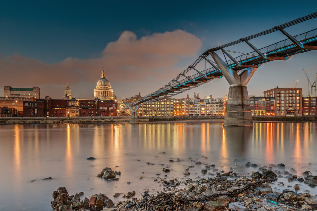 Обои картинки фото millenium bridge, города, лондон , великобритания, река, мост, собор