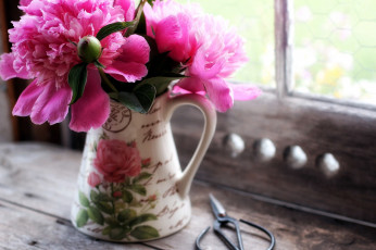 Картинка цветы пионы кувшин розовые букет