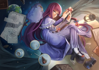 Картинка аниме touhou подарок rayxray арт patchouli knowledge коробка планета тортик кружка фонарь книги лежа девушка